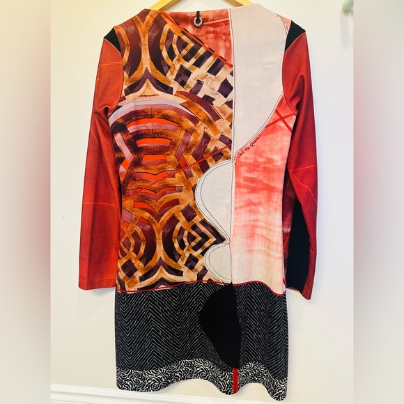 Save the Queen Contemporary Abstract Dress - Picture 2 of 8